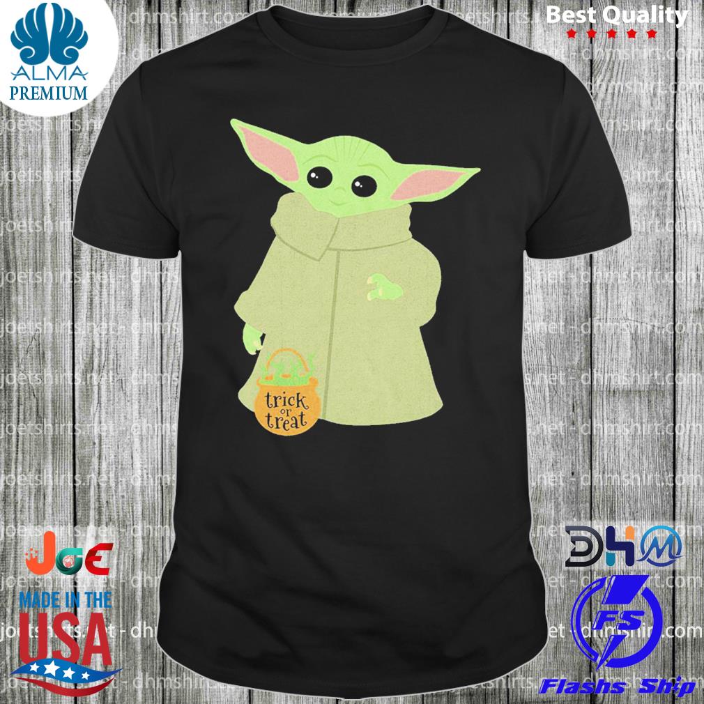 Baby yoda The Child Trick Or Treating happy halloween T-Shirt